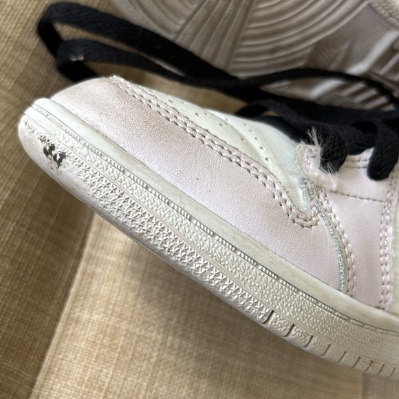 Jordan 1 Kids 13C Liliac Purple black swoosh NIKE - Picture 2 of 9